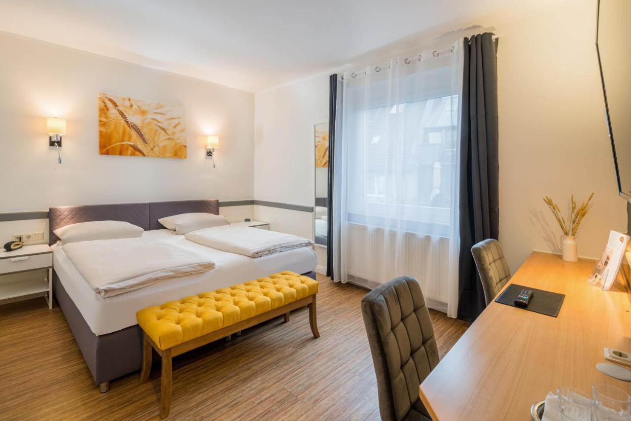Schaefers Hotel, Self-Check-In, Cafe Und Baecker Am Hotel 弗希塔 外观 照片