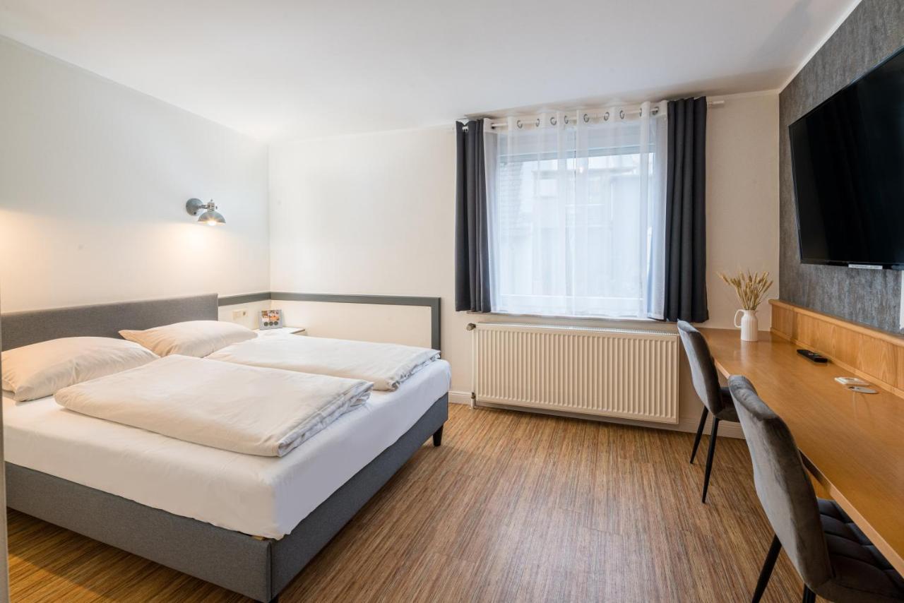 Schaefers Hotel, Self-Check-In, Cafe Und Baecker Am Hotel 弗希塔 外观 照片