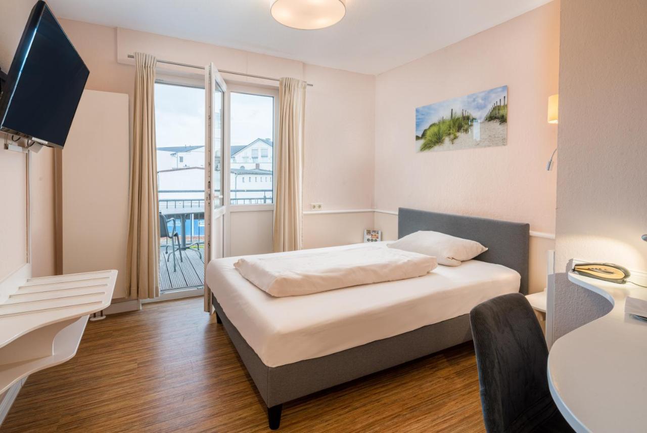 Schaefers Hotel, Self-Check-In, Cafe Und Baecker Am Hotel 弗希塔 外观 照片