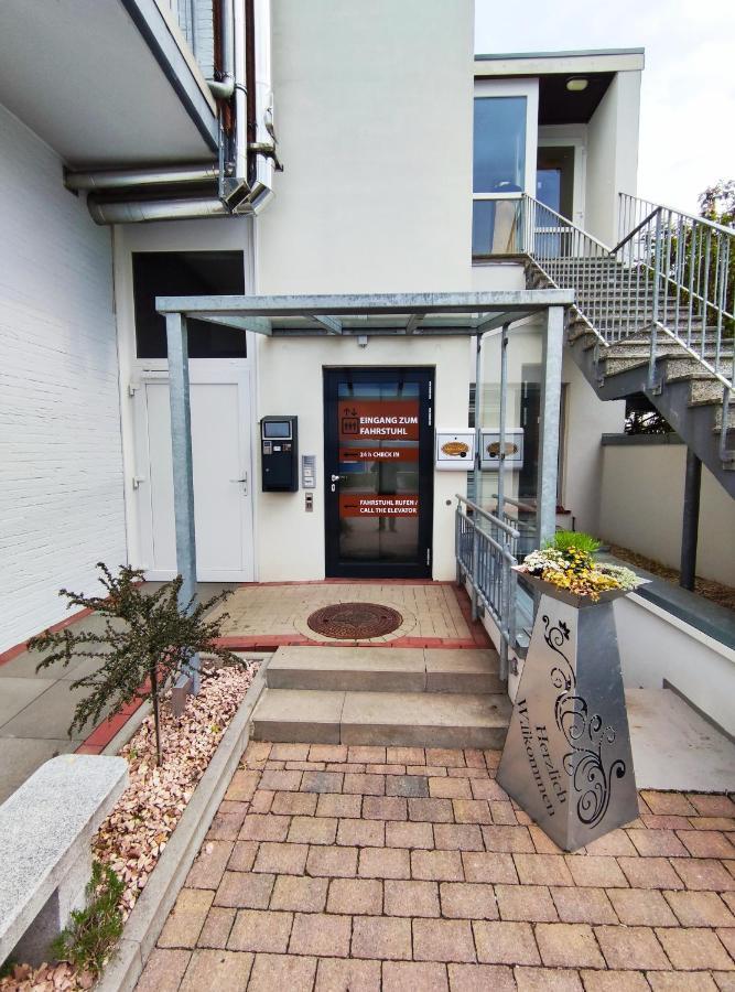 Schaefers Hotel, Self-Check-In, Cafe Und Baecker Am Hotel 弗希塔 外观 照片