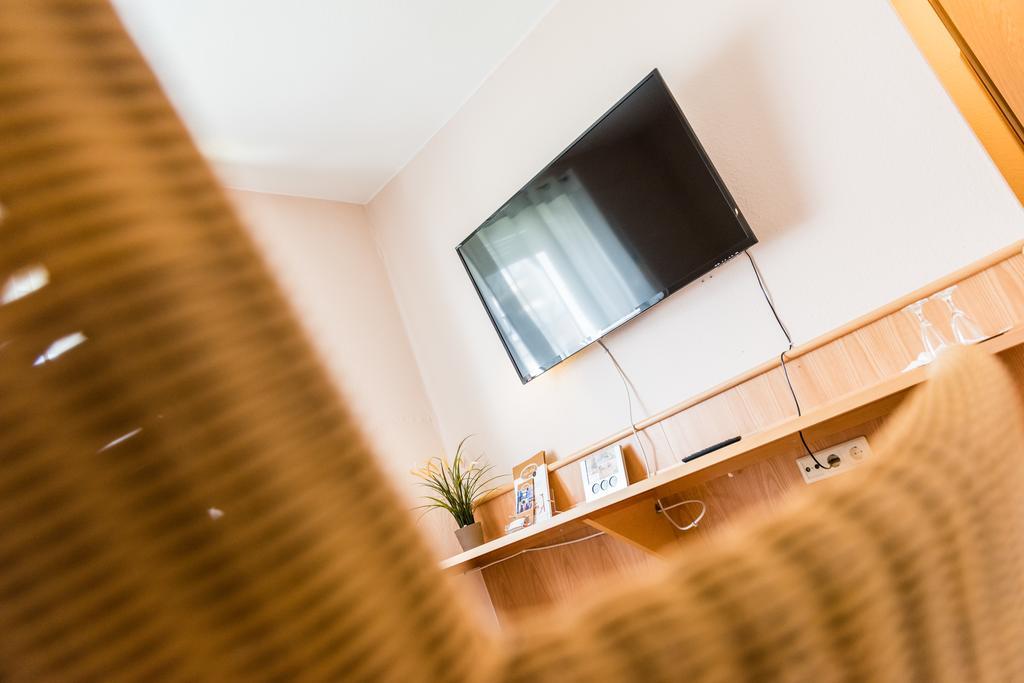 Schaefers Hotel, Self-Check-In, Cafe Und Baecker Am Hotel 弗希塔 外观 照片