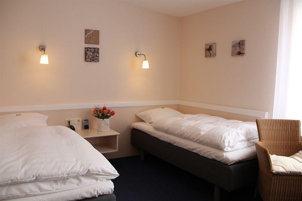 Schaefers Hotel, Self-Check-In, Cafe Und Baecker Am Hotel 弗希塔 外观 照片