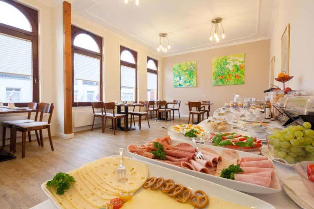 Schaefers Hotel, Self-Check-In, Cafe Und Baecker Am Hotel 弗希塔 外观 照片