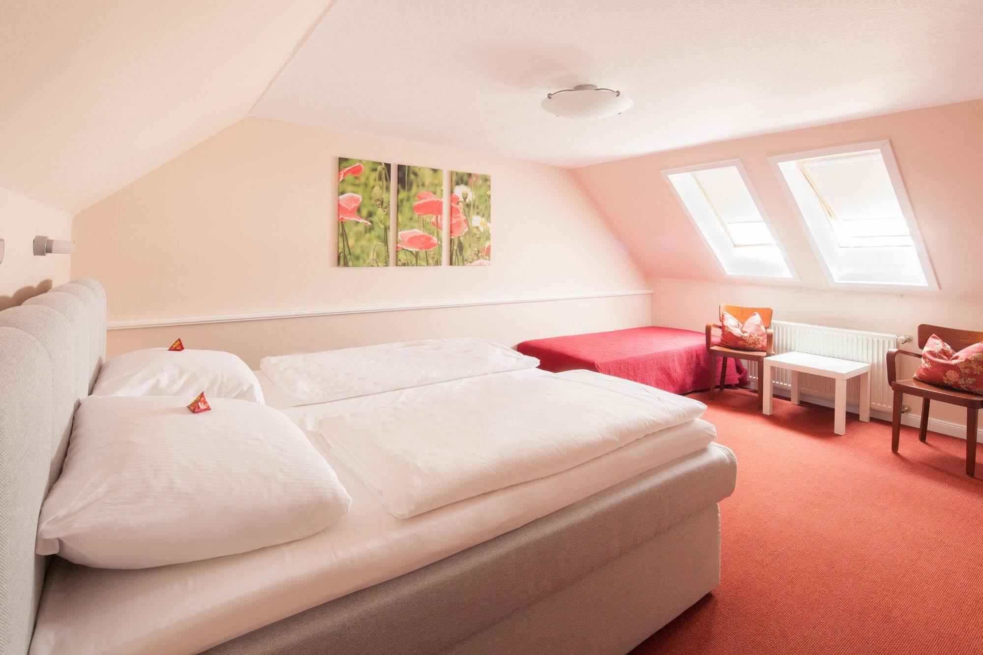 Schaefers Hotel, Self-Check-In, Cafe Und Baecker Am Hotel 弗希塔 外观 照片
