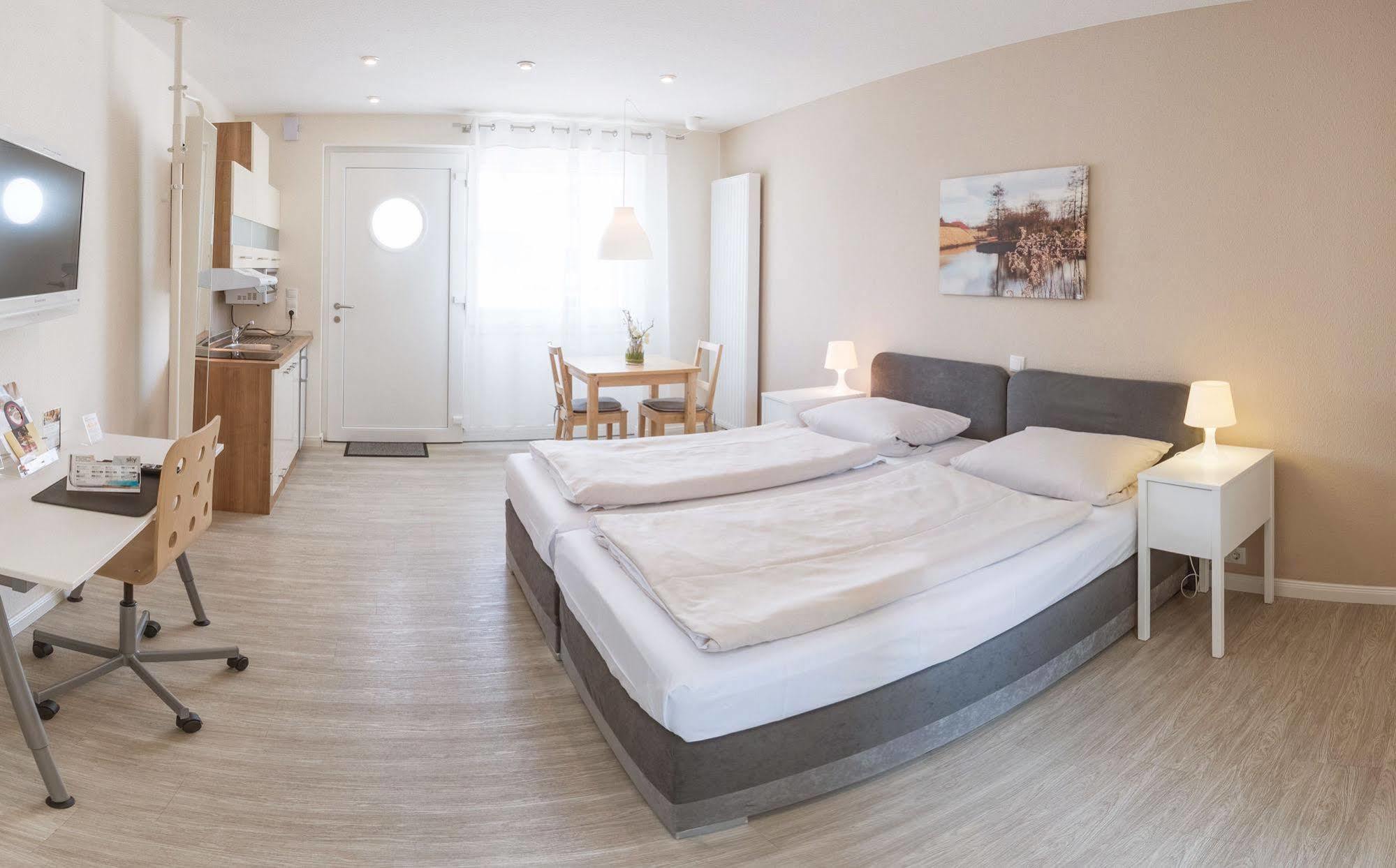 Schaefers Hotel, Self-Check-In, Cafe Und Baecker Am Hotel 弗希塔 外观 照片