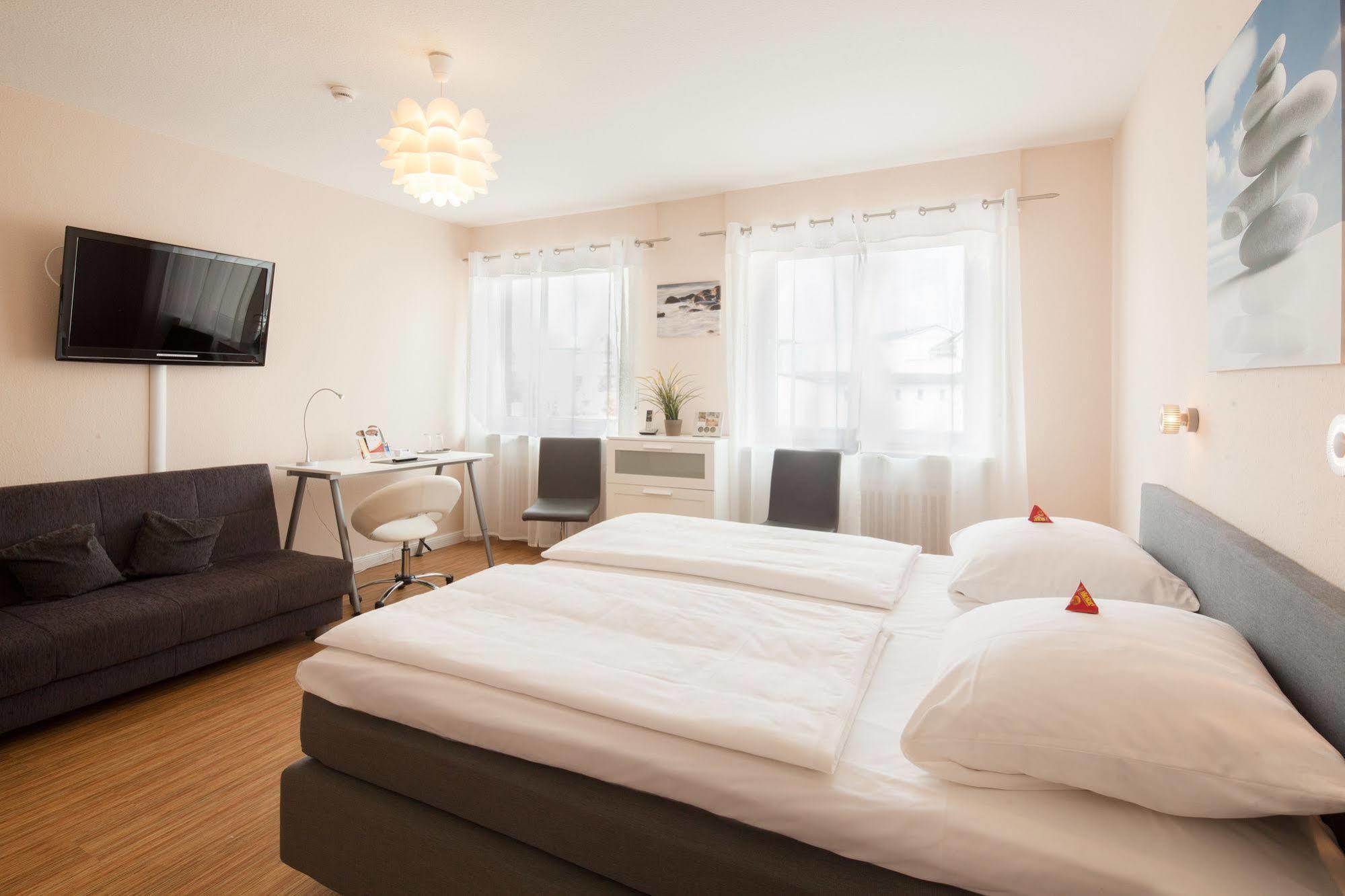Schaefers Hotel, Self-Check-In, Cafe Und Baecker Am Hotel 弗希塔 外观 照片