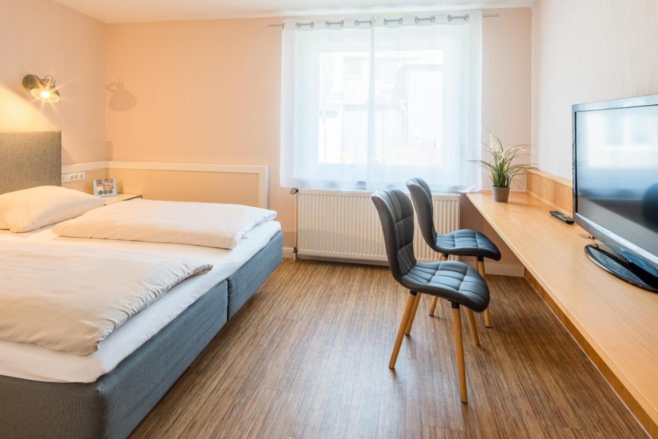Schaefers Hotel, Self-Check-In, Cafe Und Baecker Am Hotel 弗希塔 外观 照片